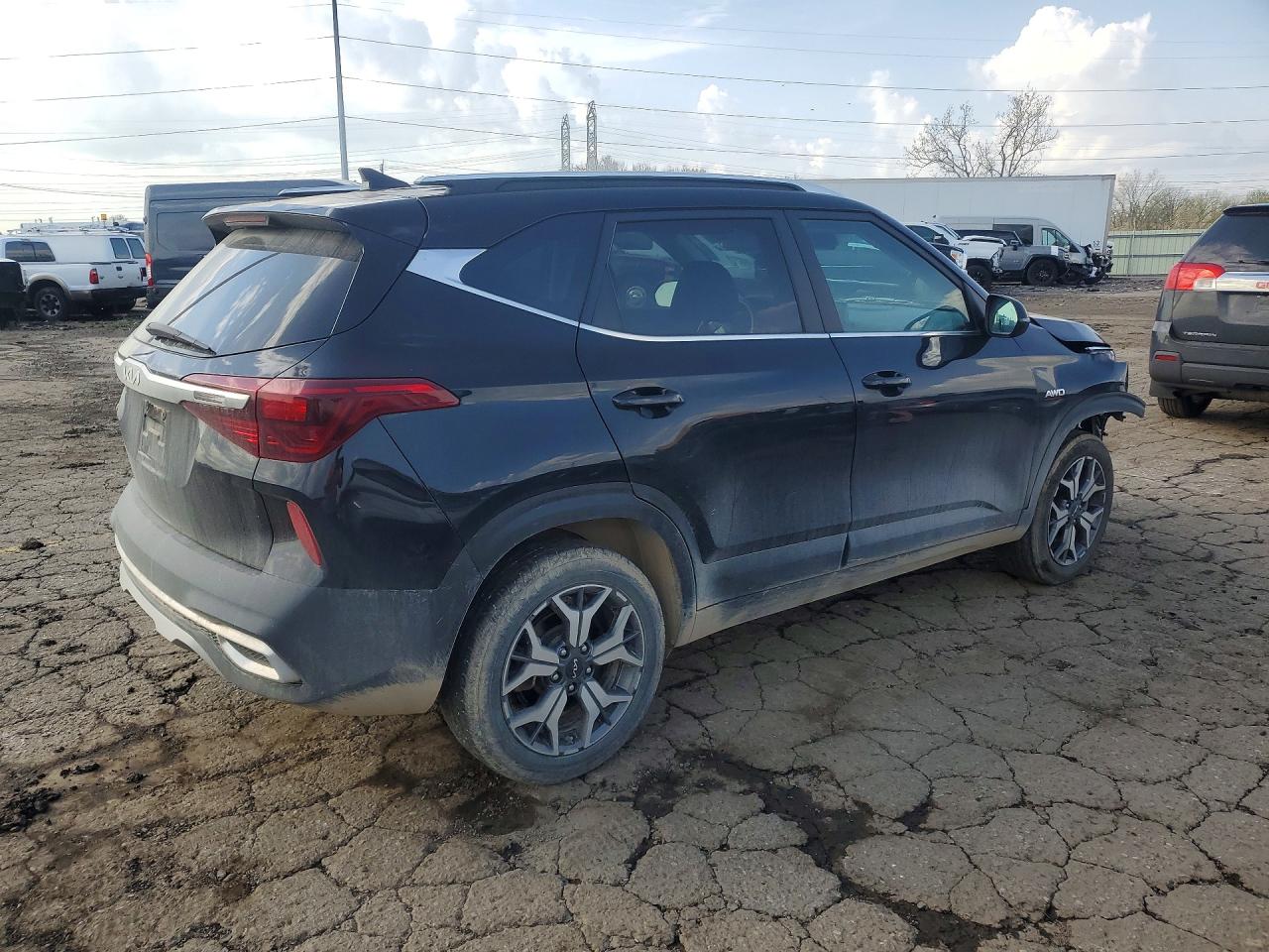 2023 KIA SELTOS EX