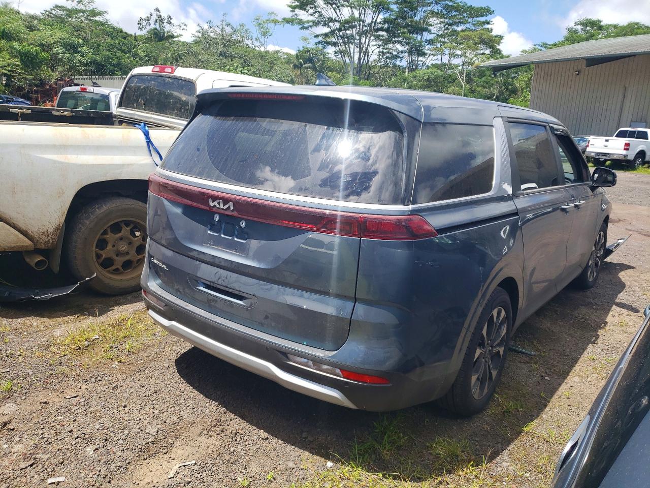 2024 KIA CARNIVAL EX