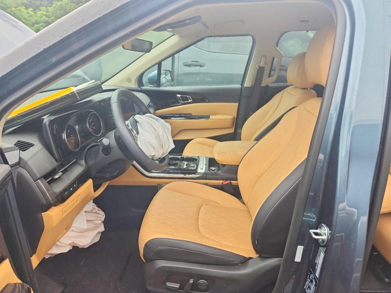 2024 KIA CARNIVAL EX