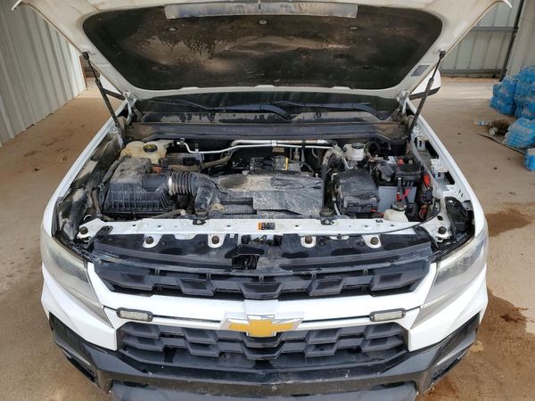 2022 CHEVROLET COLORADO LT — Engine bay