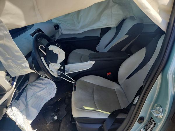 2017 TOYOTA PRIUS
