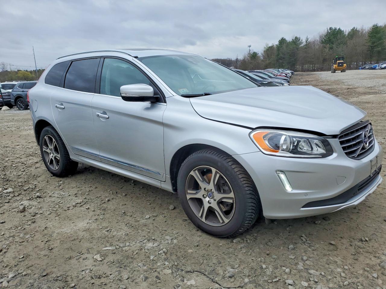 2015 VOLVO XC60 Premier (non R design)