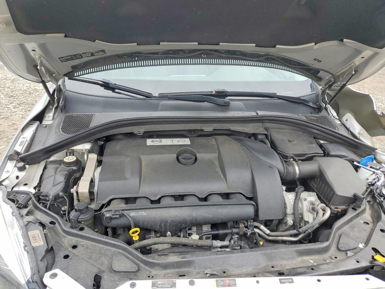 2015 VOLVO XC60 Premier (non R design)