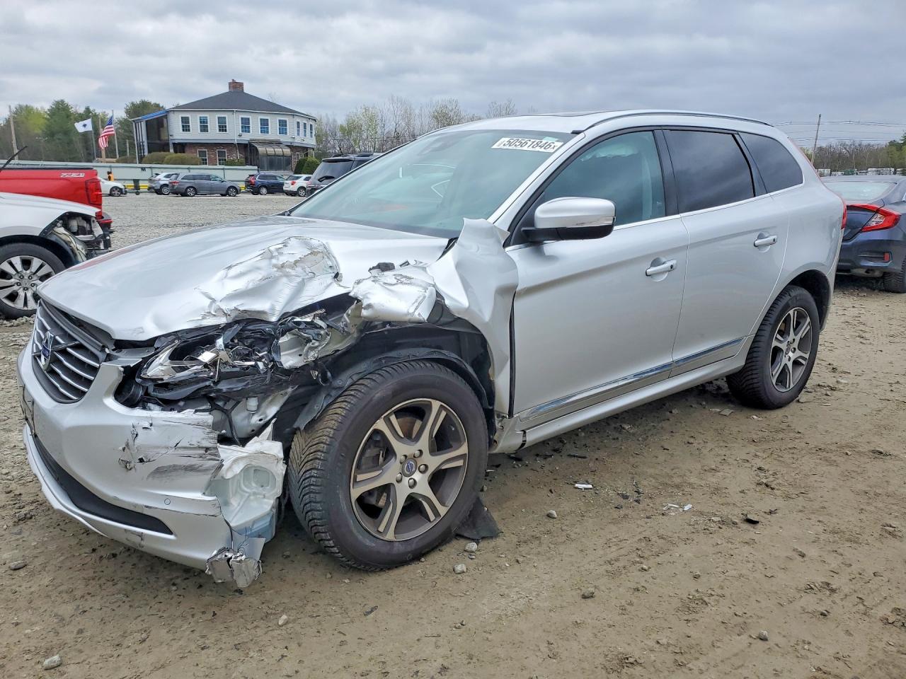 2015 VOLVO XC60 Premier (non R design)