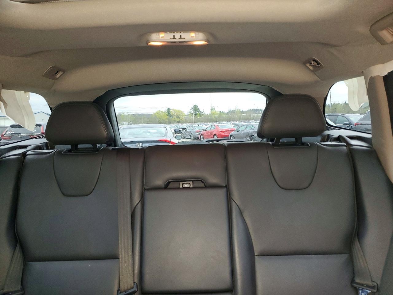 2015 VOLVO XC60 Premier (non R design)