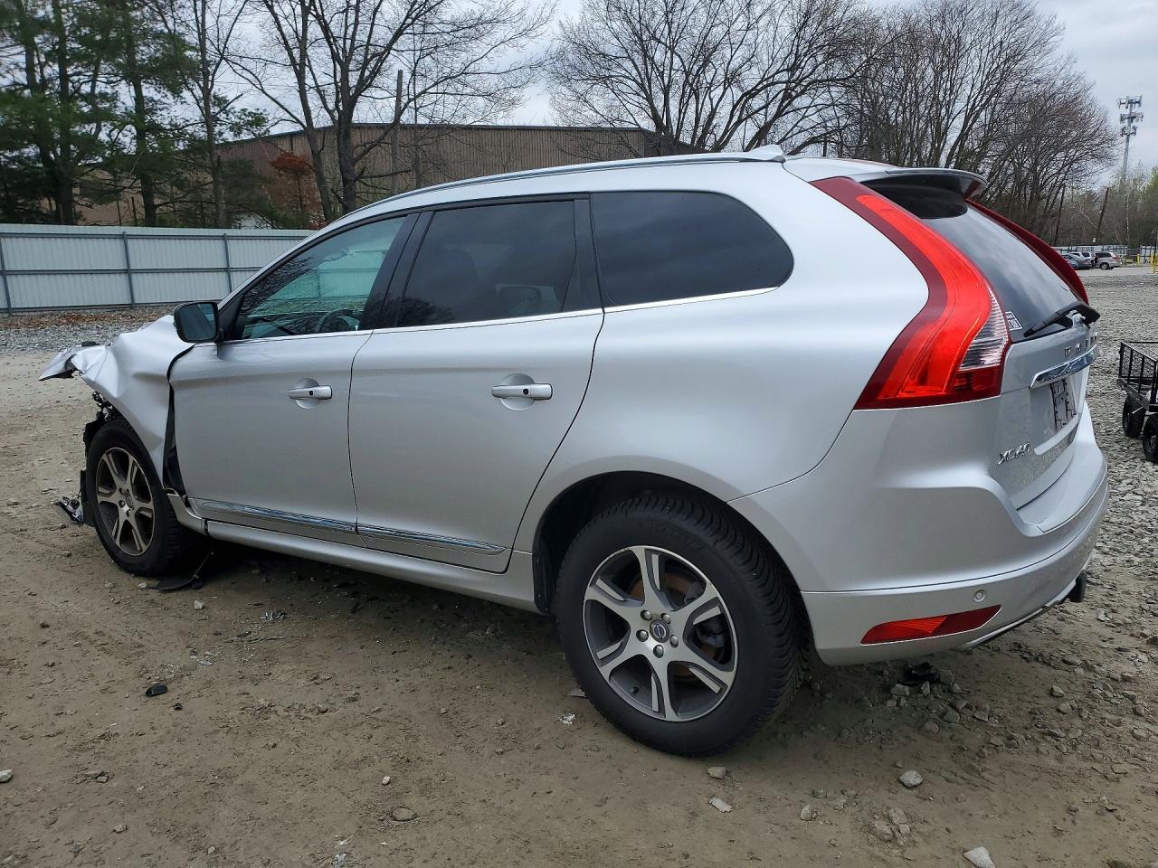 2015 VOLVO XC60 Premier (non R design)