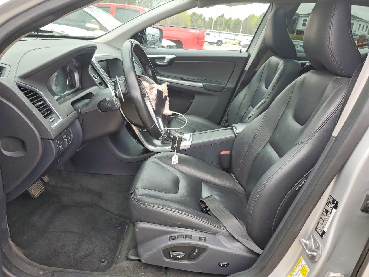 2015 VOLVO XC60 Premier (non R design)