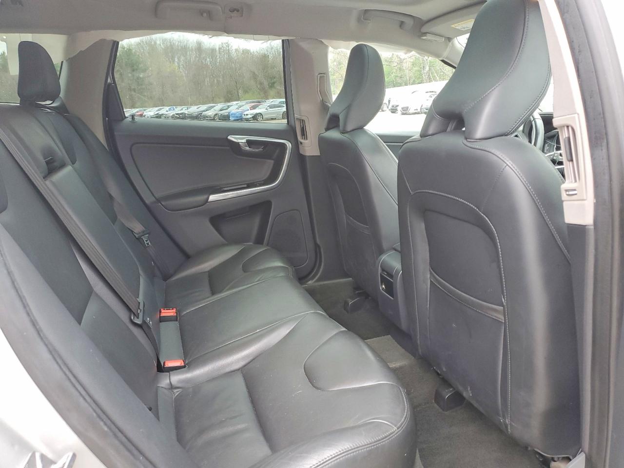 2015 VOLVO XC60 Premier (non R design)
