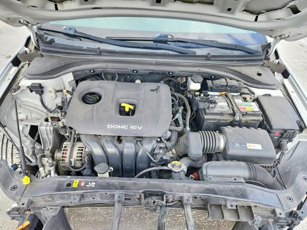 2017 HYUNDAI ELANTRA SE Base