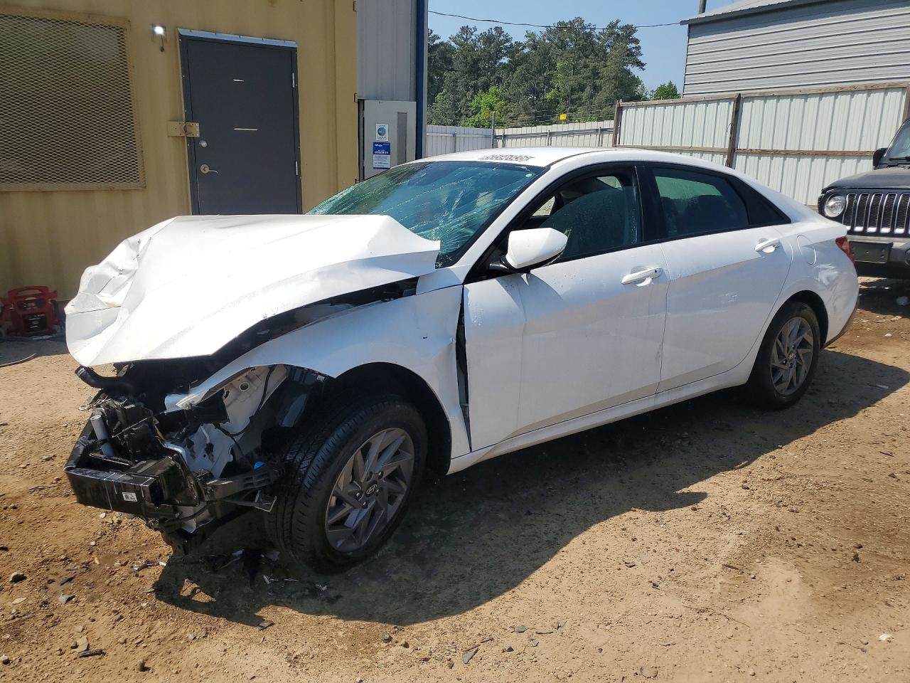 2024 HYUNDAI ELANTRA SEL — Front 3/4