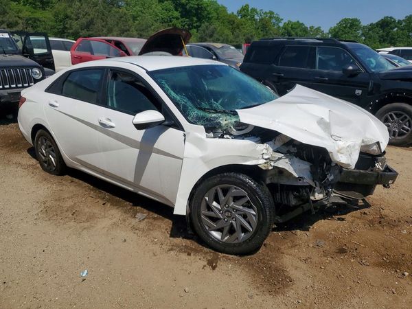 2024 HYUNDAI ELANTRA SEL — Passenger 3/4