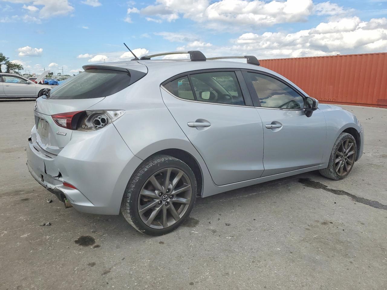 2018 MAZDA 3 Touring