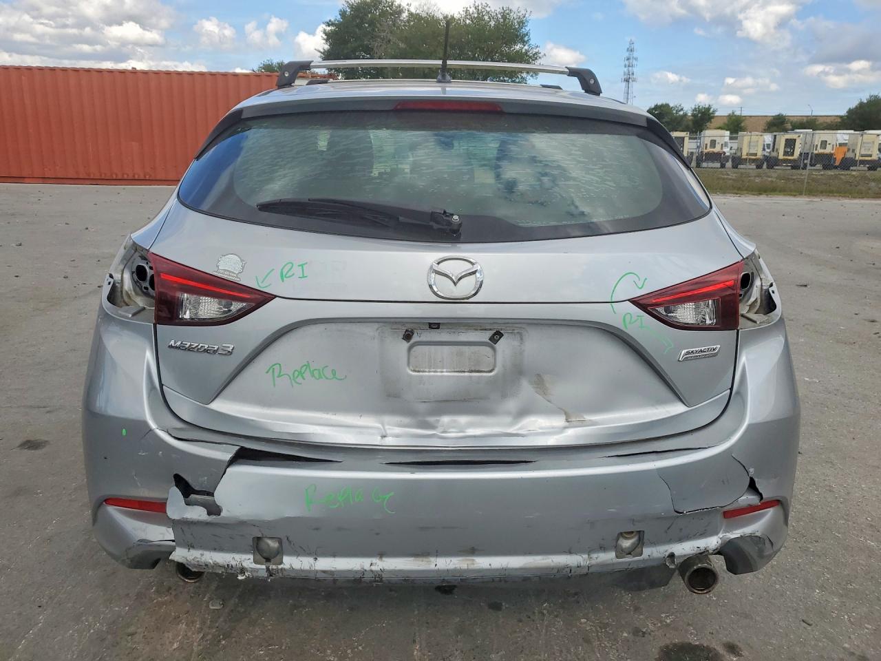2018 MAZDA 3 Touring