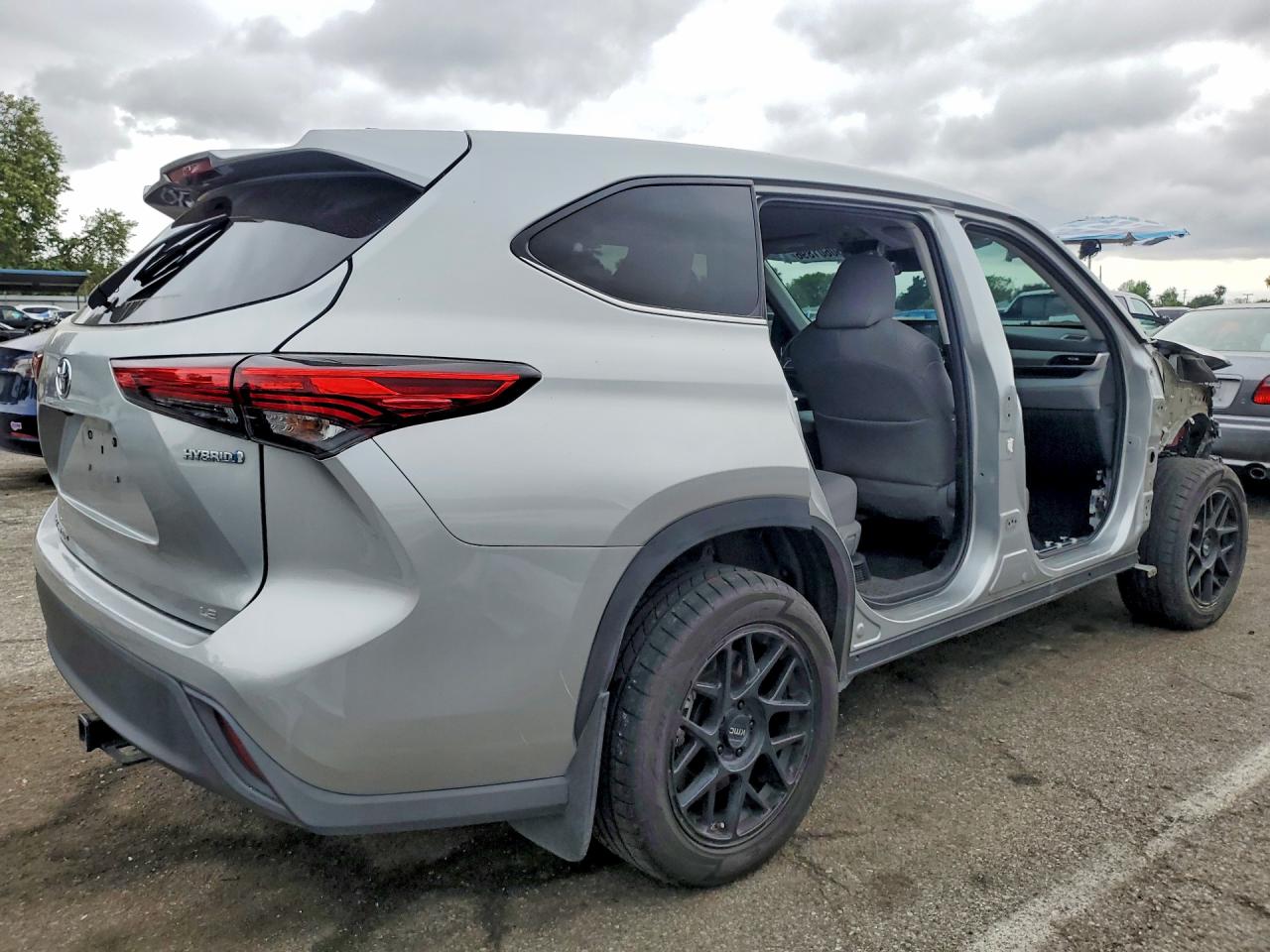 2022 TOYOTA HIGHLANDER LE