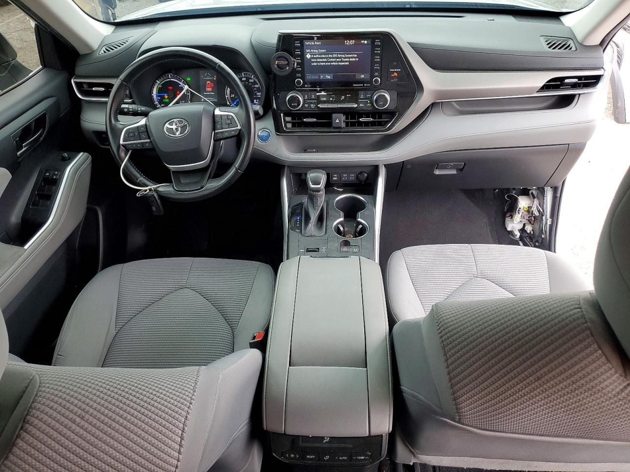 2022 TOYOTA HIGHLANDER LE