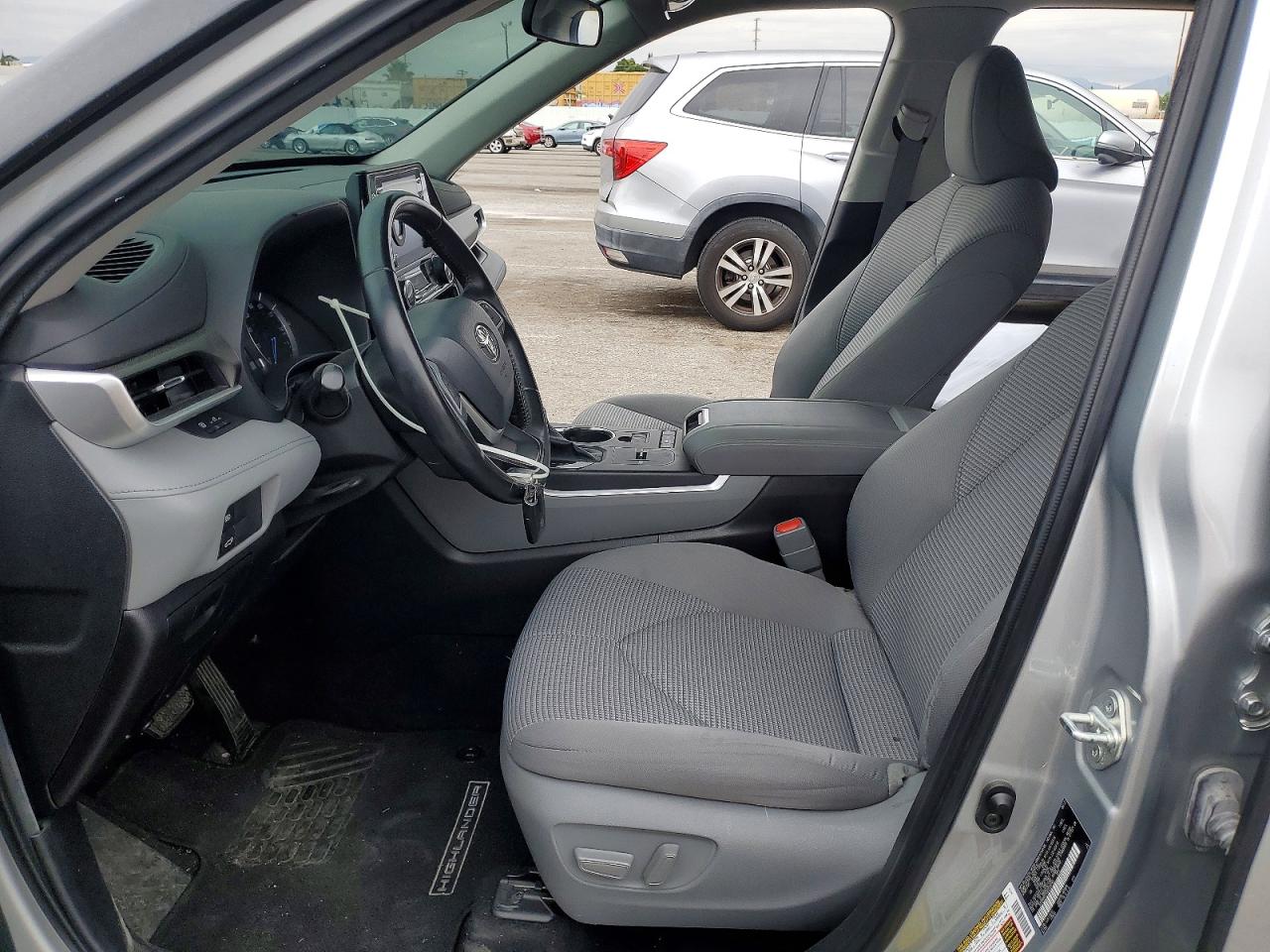 2022 TOYOTA HIGHLANDER LE
