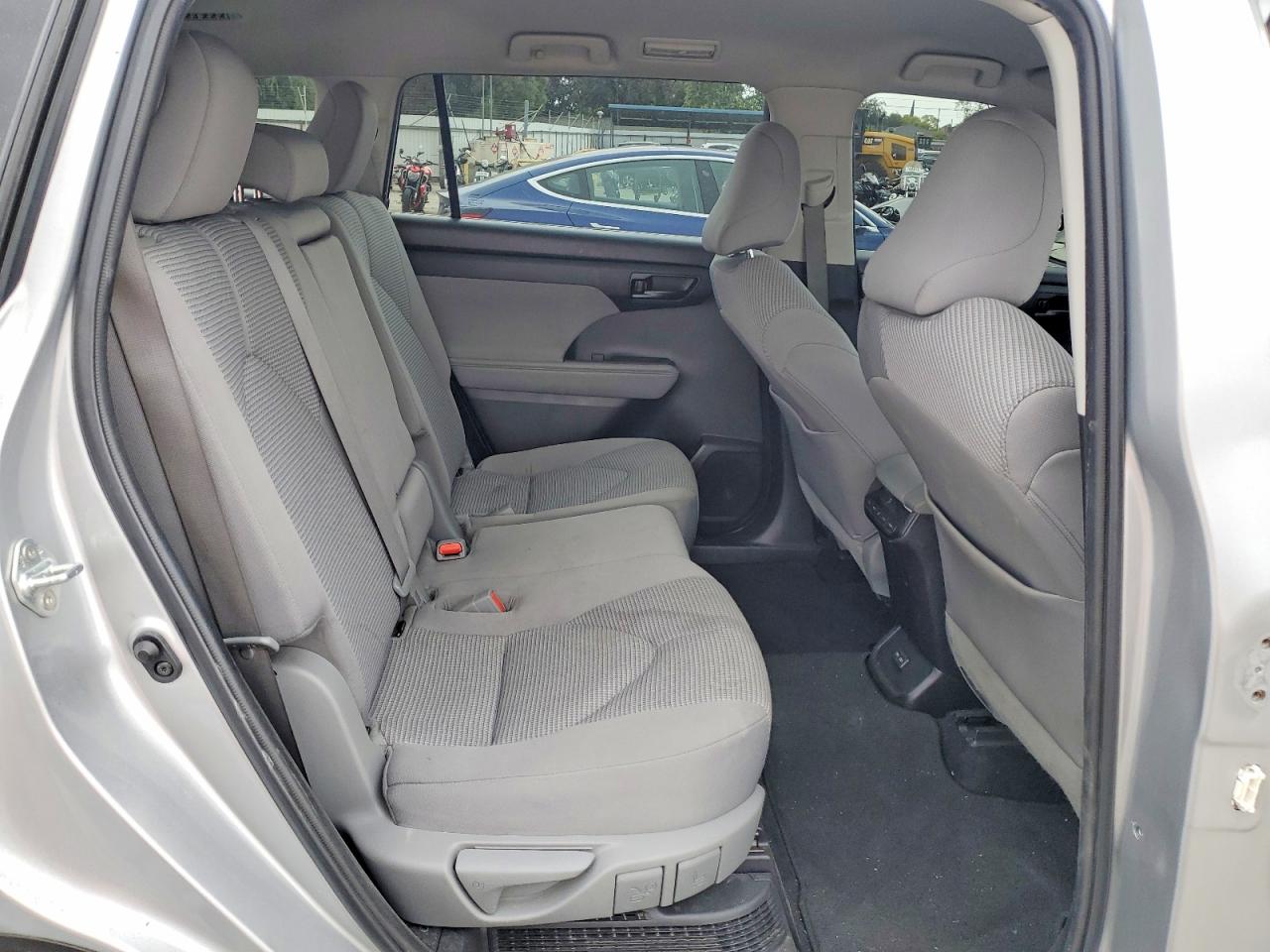 2022 TOYOTA HIGHLANDER LE