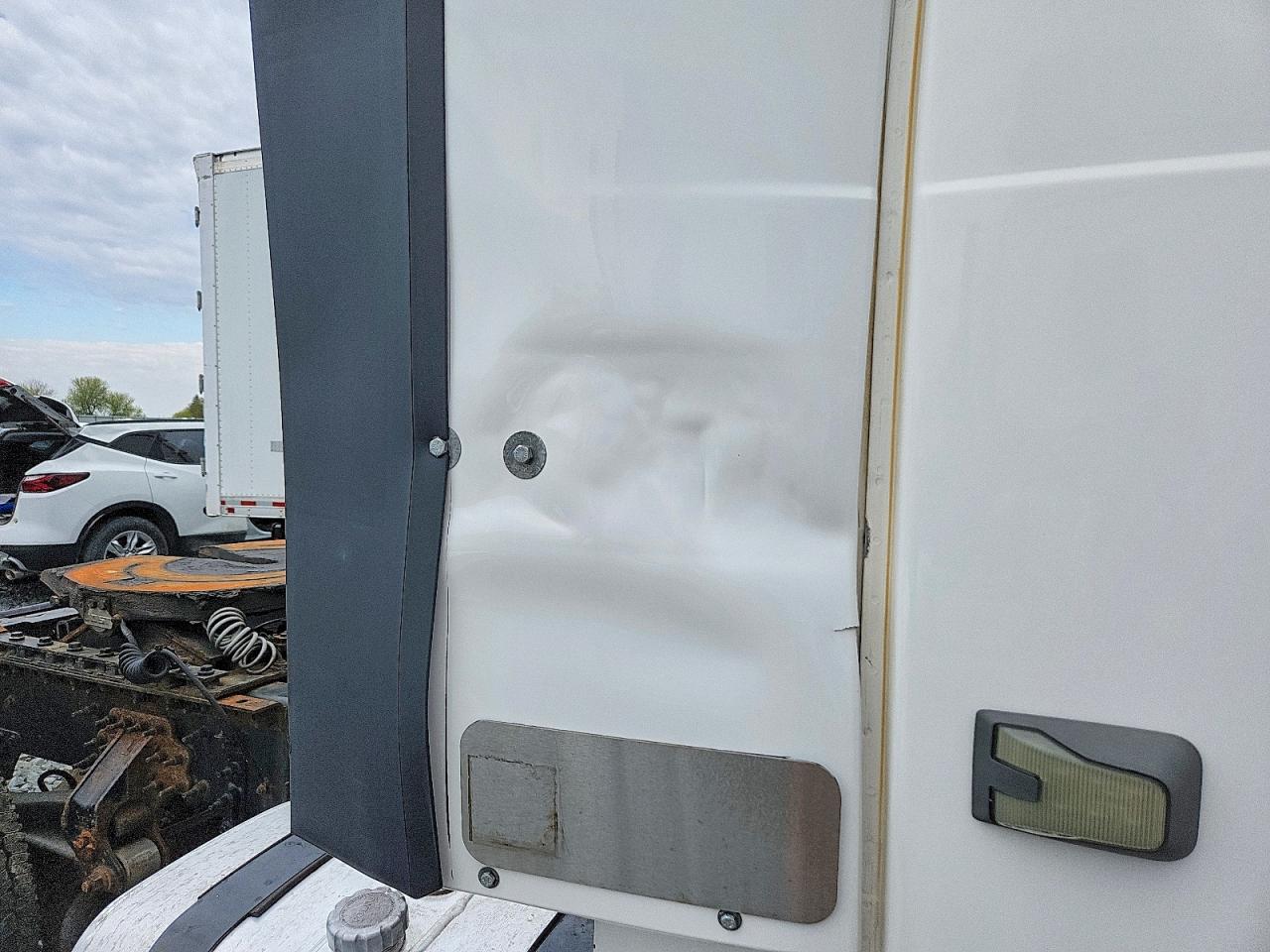 2016 VOLVO VNL
