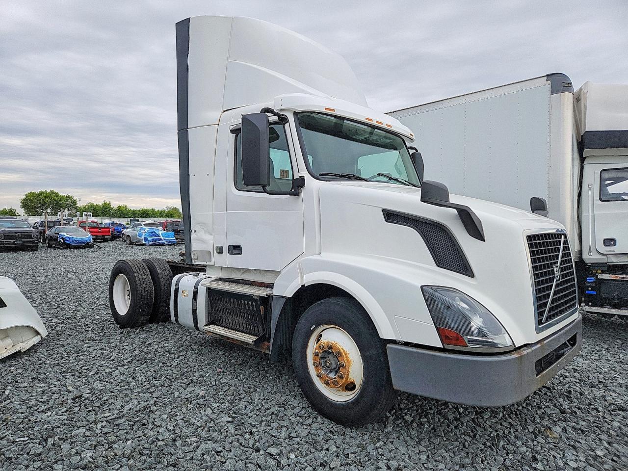 2016 VOLVO VNL