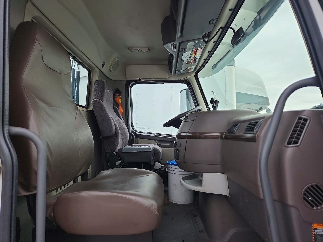2016 VOLVO VNL