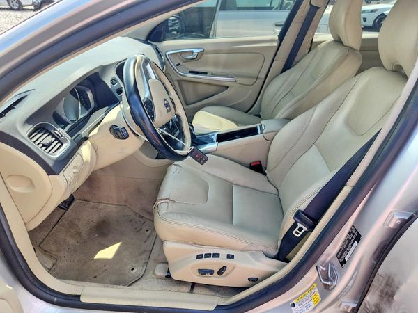 2015 VOLVO S60 Premier (non R design) — DENT
