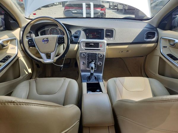 2015 VOLVO S60 Premier (non R design) — CKPT