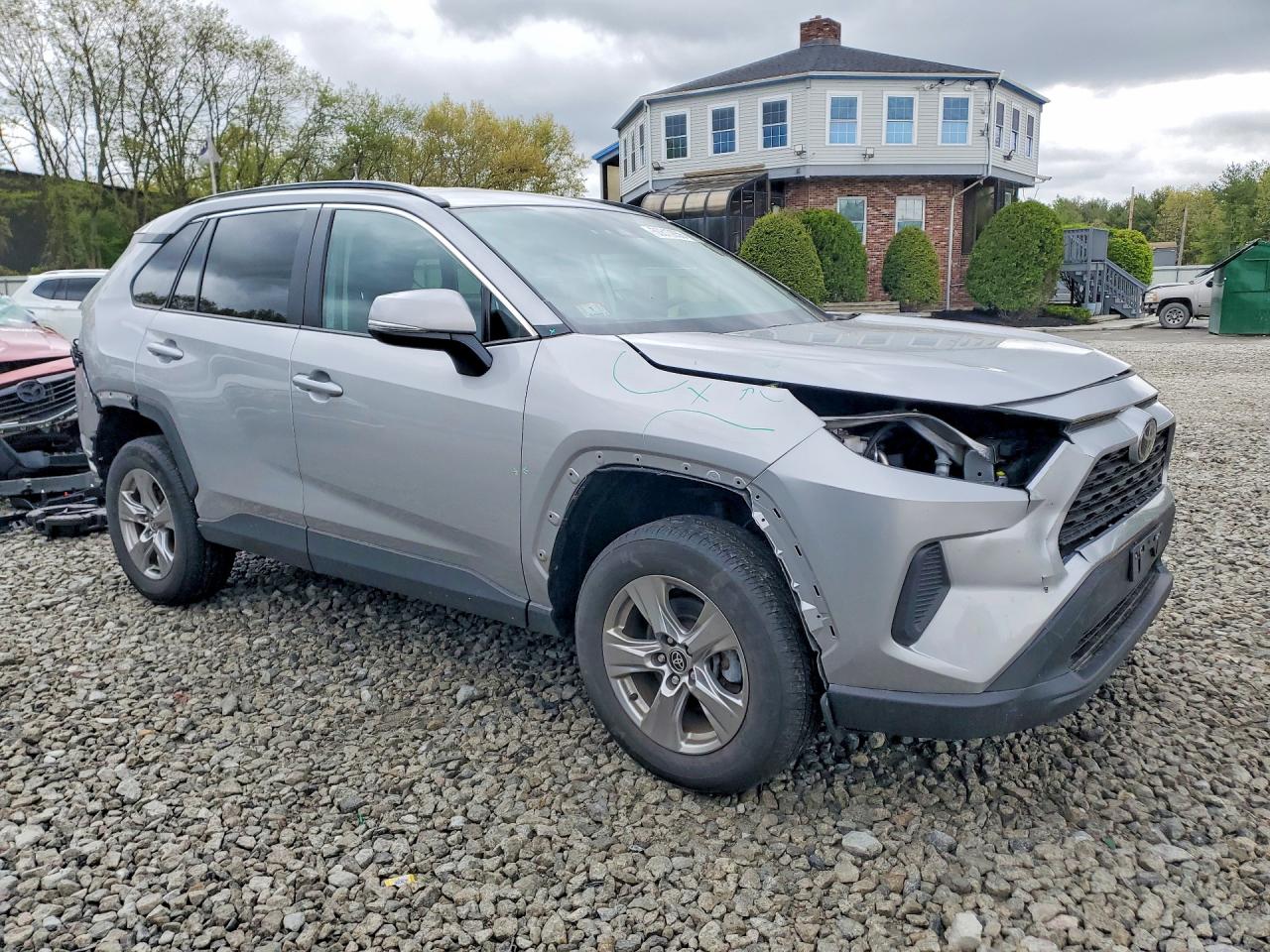 2024 TOYOTA RAV4 XLE