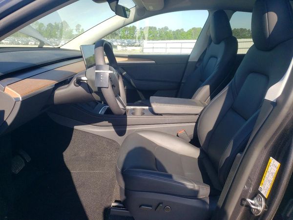 2025 TESLA MODEL Y