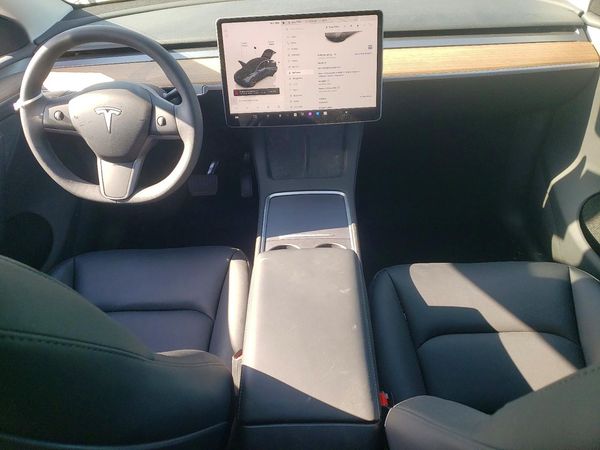 2025 TESLA MODEL Y