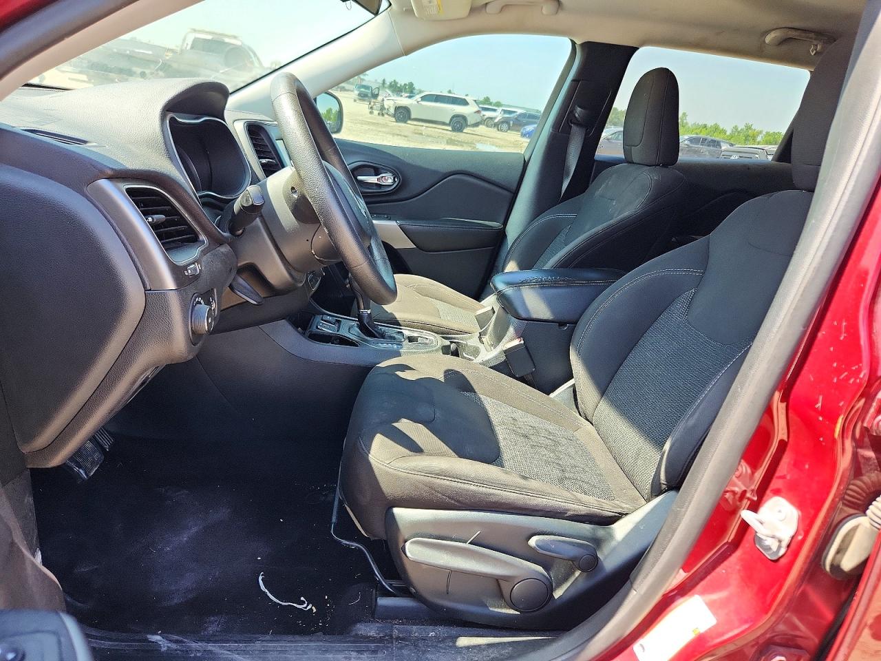 2019 JEEP CHEROKEE LATITUDE FWD