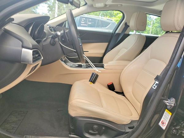 2018 JAGUAR XE Prestige