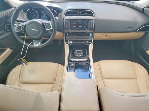 2018 JAGUAR XE Prestige