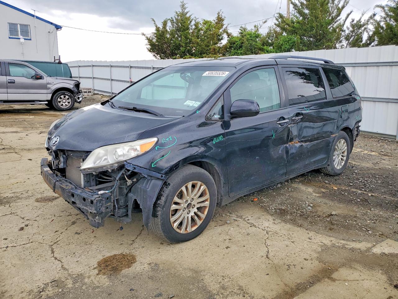 2016 TOYOTA SIENNA