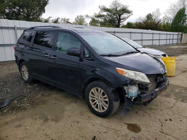 2016 TOYOTA SIENNA