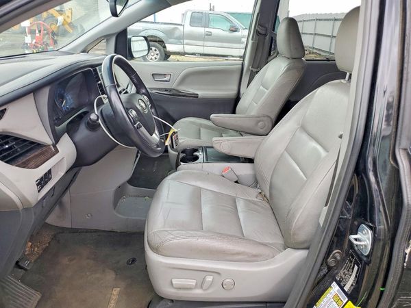 2016 TOYOTA SIENNA