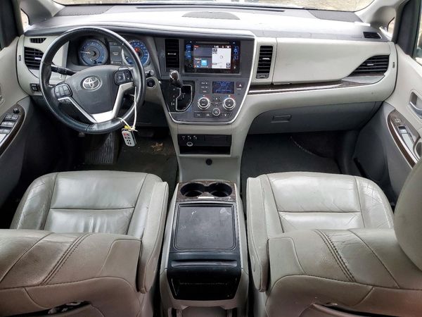 2016 TOYOTA SIENNA