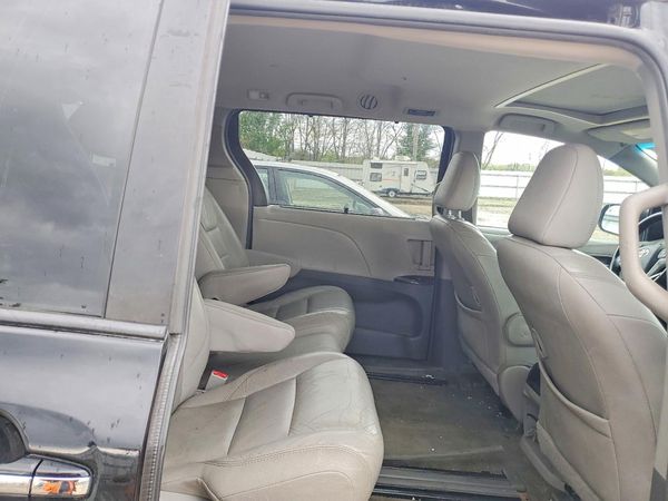 2016 TOYOTA SIENNA
