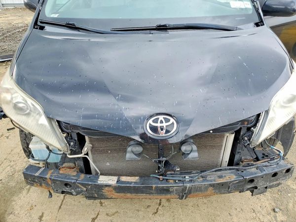 2016 TOYOTA SIENNA