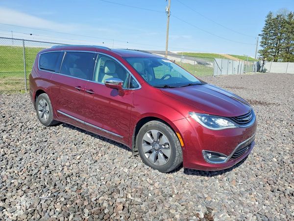 2017 CHRYSLER PACIFICA