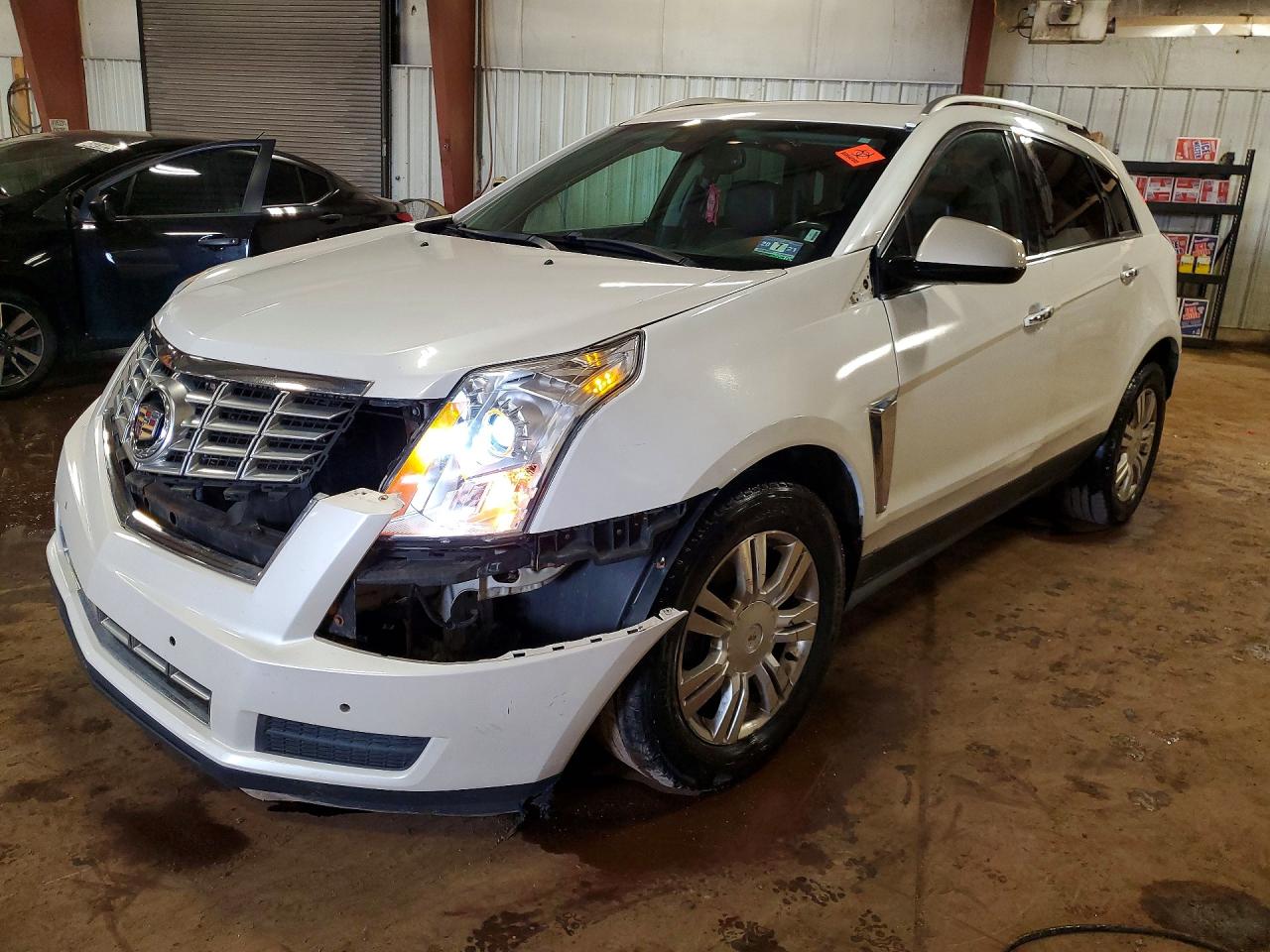 2014 CADILLAC SRX Luxury — Front 3/4