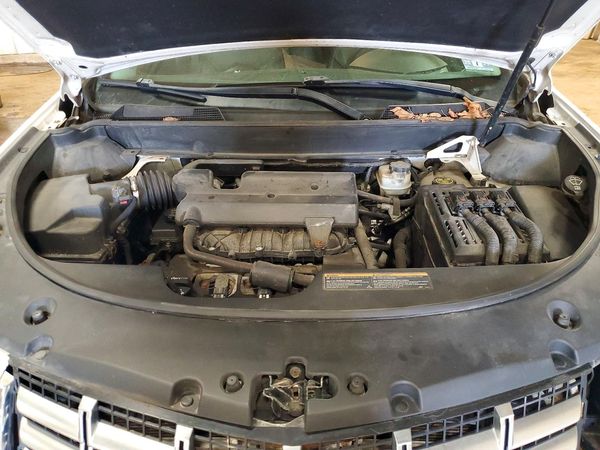 2014 CADILLAC SRX Luxury — Engine bay