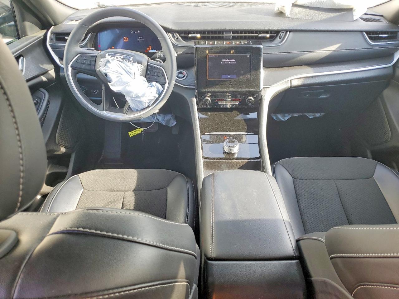 2025 JEEP GRAND CHEROKEE Laredo, Altitude
