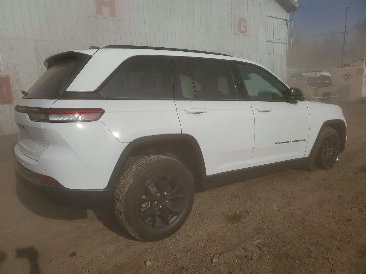 2025 JEEP GRAND CHEROKEE Laredo, Altitude