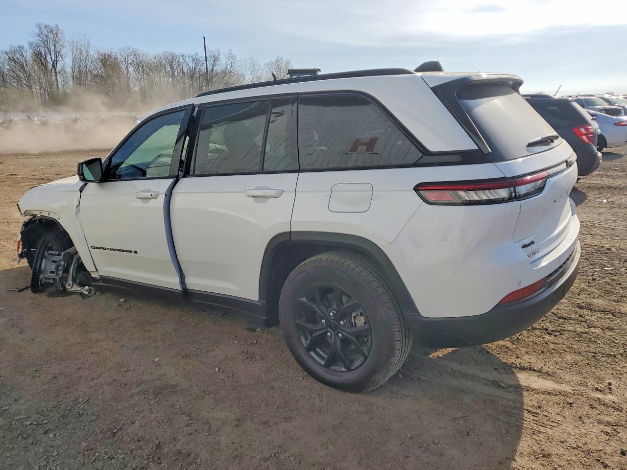 2025 JEEP GRAND CHEROKEE Laredo, Altitude
