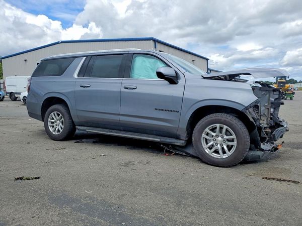 2021 CHEVROLET SUBURBAN LT — Passenger 3/4
