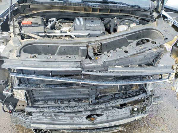 2021 CHEVROLET SUBURBAN LT — Engine bay