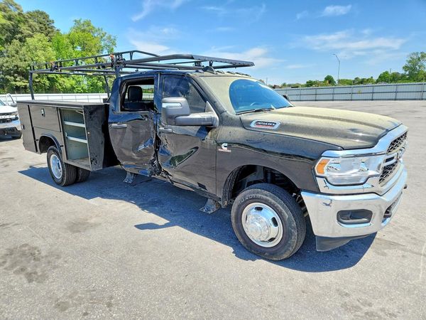 2024 RAM 3500 CREW CAB CHASSIS 4X4