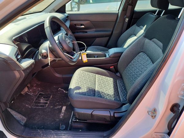 2025 NISSAN KICKS