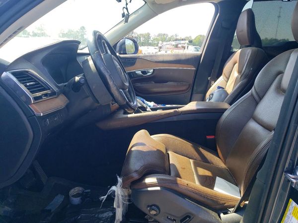 2019 VOLVO XC90 Inscription — DENT