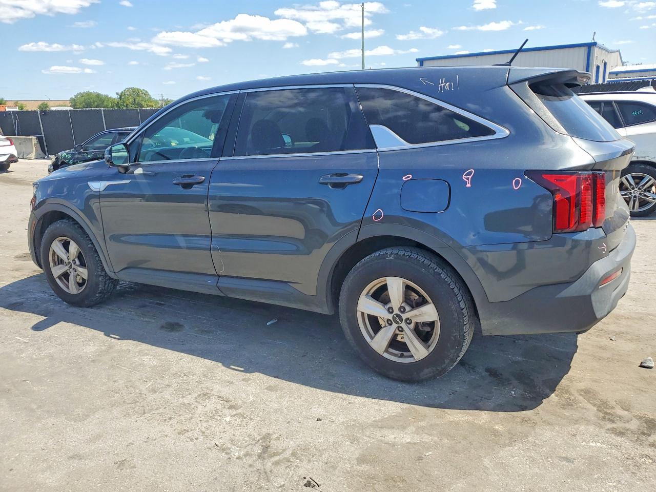 2022 KIA SORENTO LX
